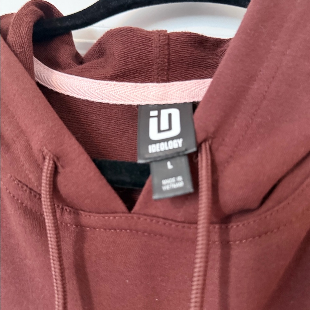 Ideology Sleeveless Hooded Tunic Top in Burgundy - Picture 4 of 8
